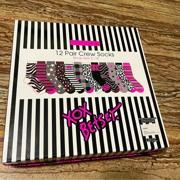 Betsey Johnson - Picture 3 of 6